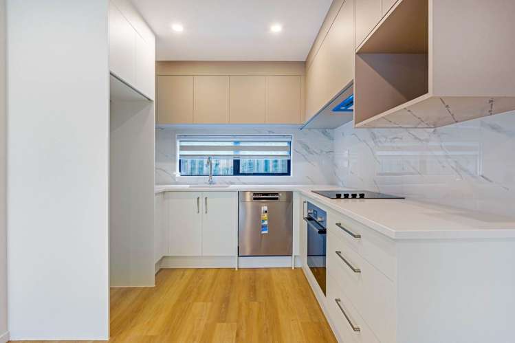 8/3 Pinefield Road Whenuapai_1