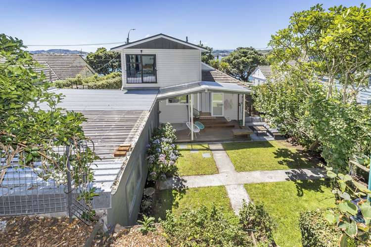 318 Queens Drive Lyall Bay_25