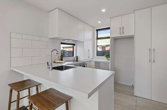 2/68 Barbour Street Waltham_3