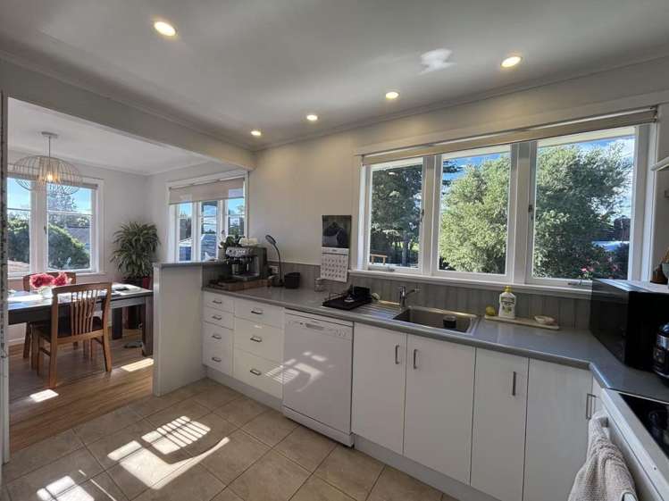 120 Vodanovich Road Te Atatu South_9