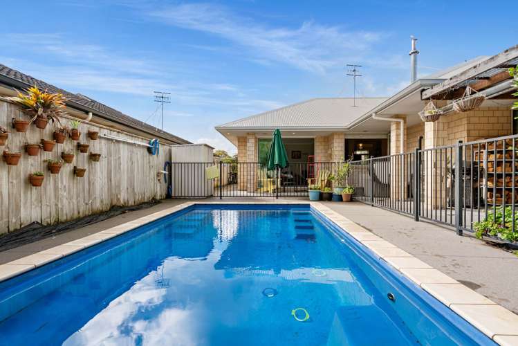 6 Horsley Grove Pyes Pa_10