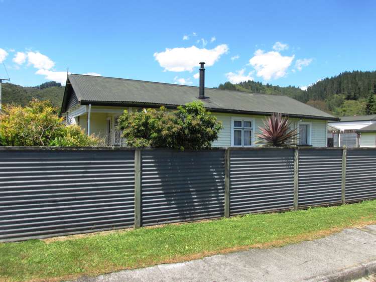 65 Shiel Street Reefton_15