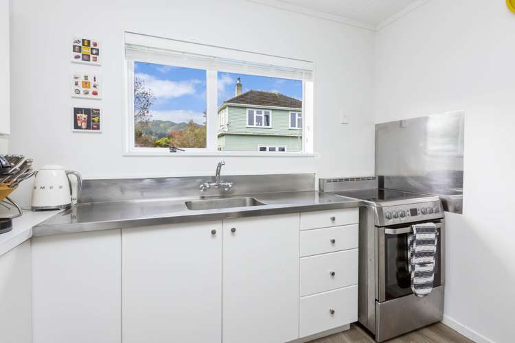 2/22 Barton Grove Naenae_7