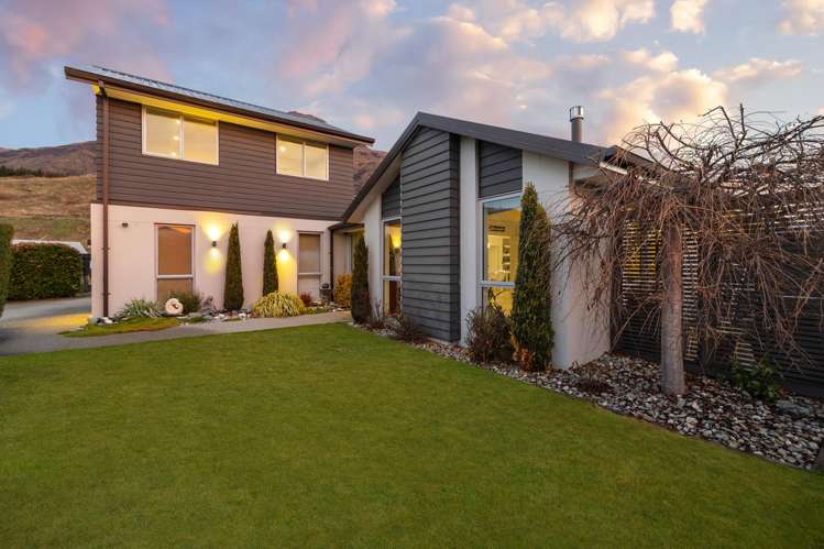 42 Myles Way Lower Shotover_24