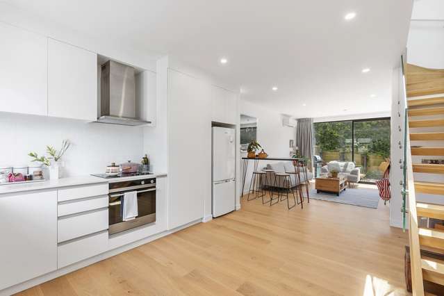 CAREFREE MODERN TOWNHOUSE | BEO $845,000