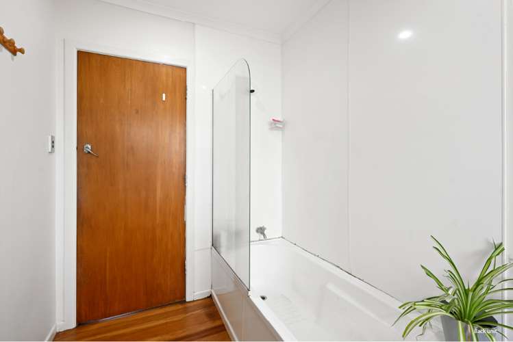 744 River Road Chartwell_23