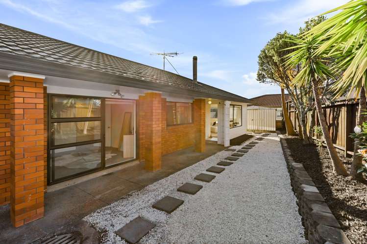 2/16 Matisse Drive West Harbour_1