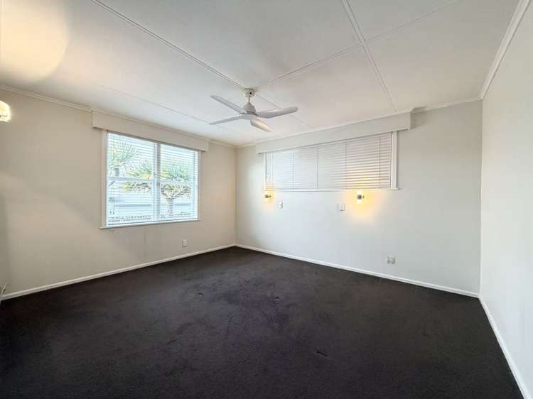 13 bradbury Road Botany Downs_11