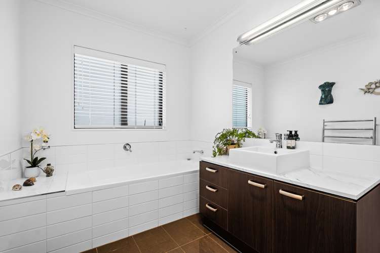 8 Stace Hopper Drive One Tree Point_32