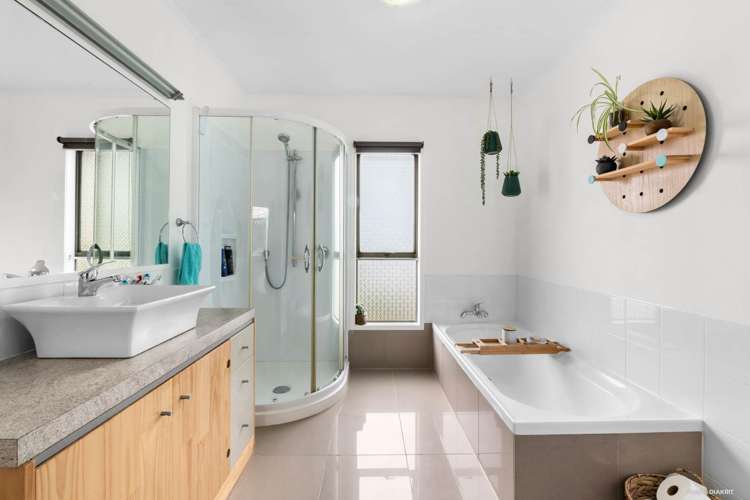 1/532 Whangaparaoa Road Stanmore Bay_13