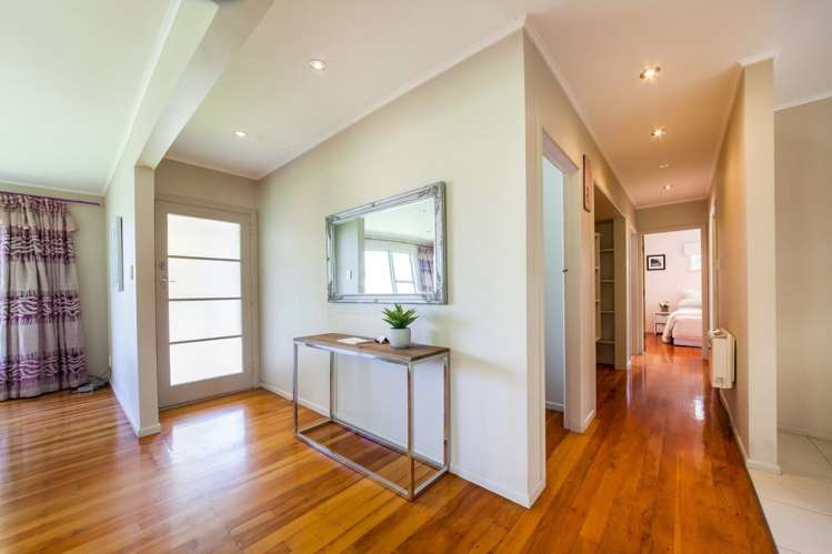 90 Vodanovich Road Te Atatu South_11