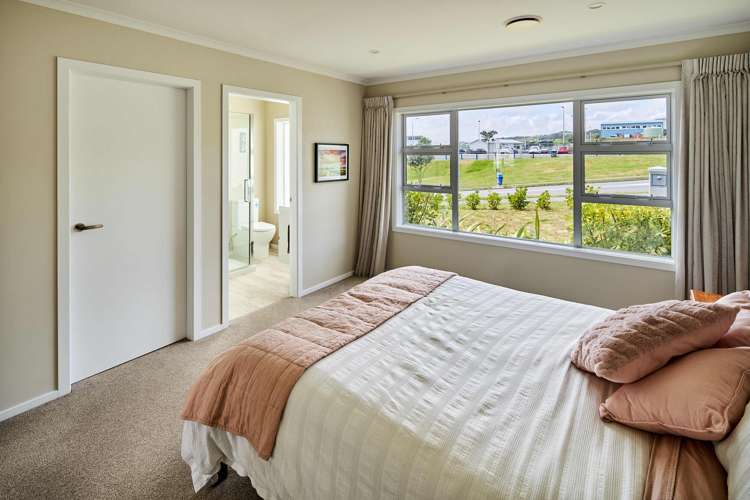 8 Frances Brown Avenue Aotea_12