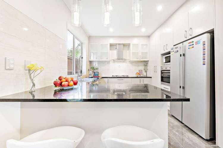 1 Sunshine Lane Flat Bush_7