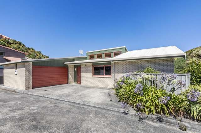 Spacious Family Living with Sea Views