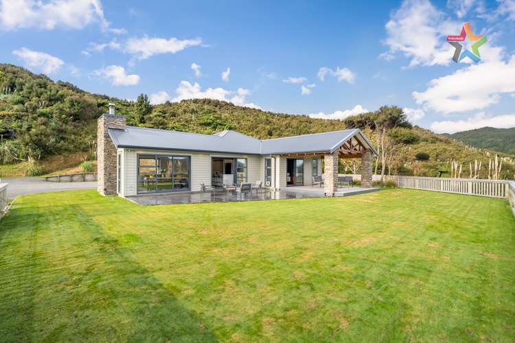 119 Coast Road Wainuiomata_16