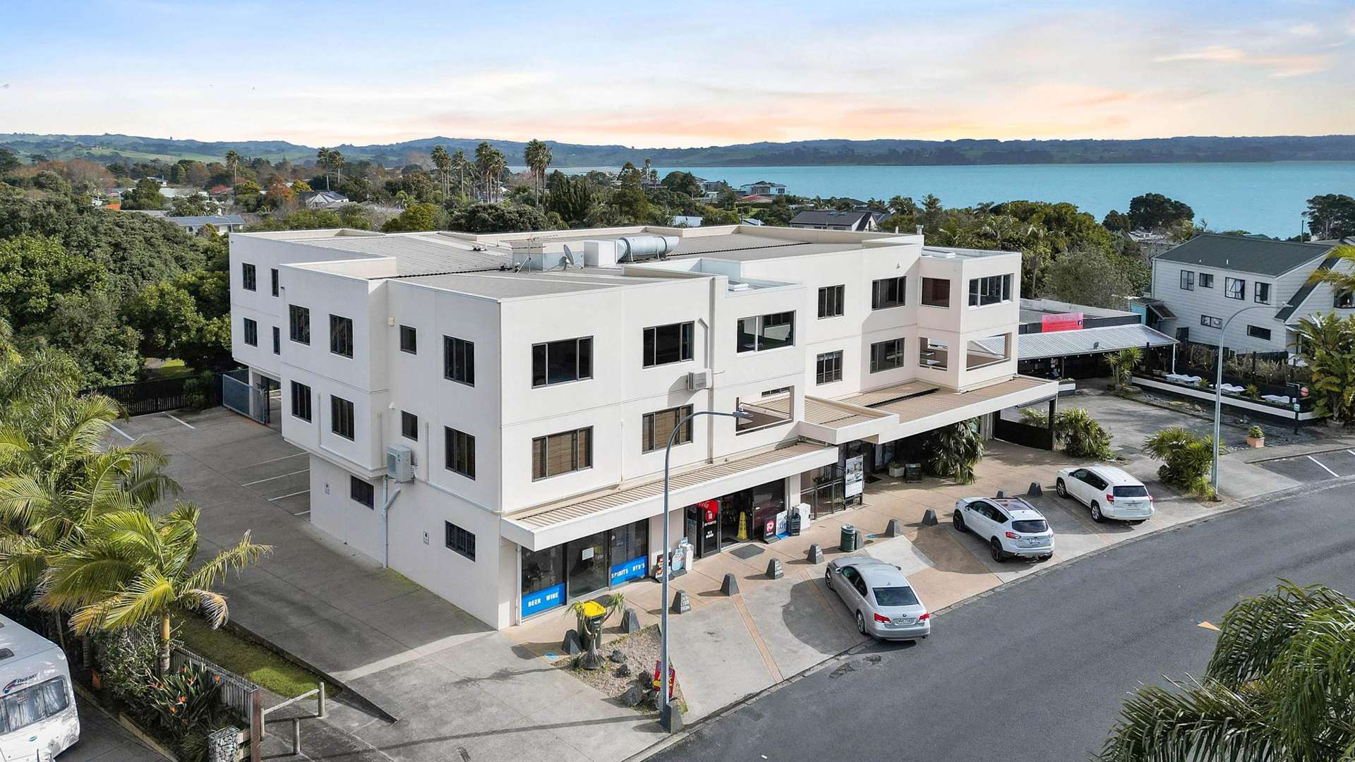 2b/12 Seaway Road Clarks Beach_0