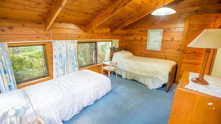 20 La Trobe Track Karekare_16