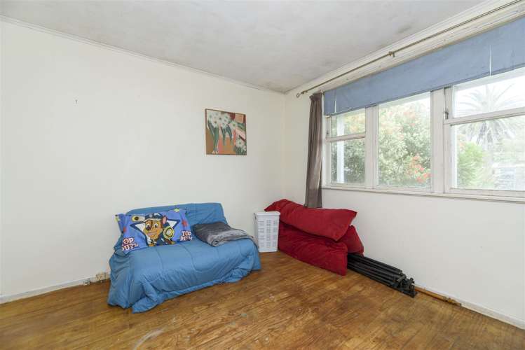 31 Cobham Crescent Kelston_11