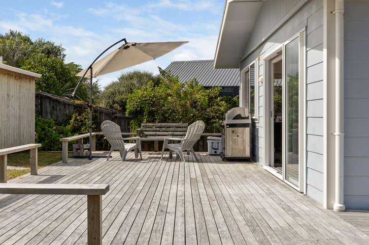16 Karaka Street Otaki Beach_10