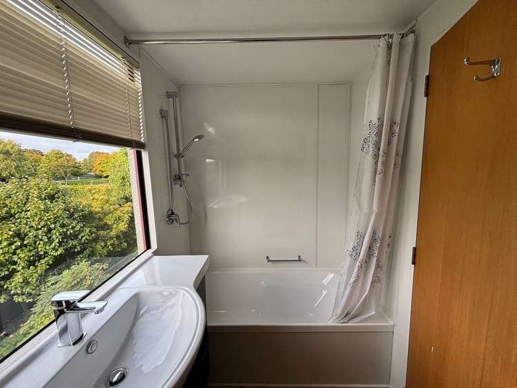 8A Braco Place Burnside_11