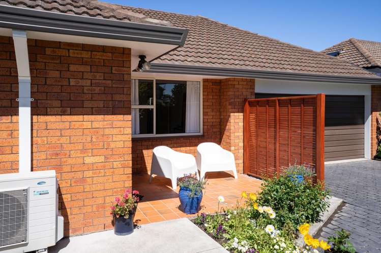 2/3 Cottesmore Close Burnside_22