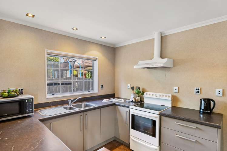 23b Beach Road Otumoetai_5