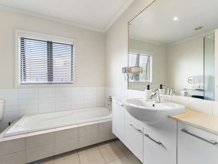 25 Bridgefield Crescent Flat Bush_20