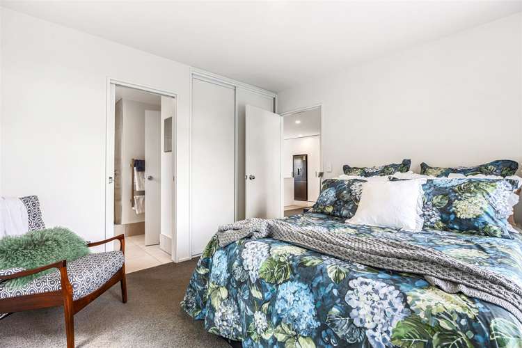 2/100 Rossall Street Merivale_8