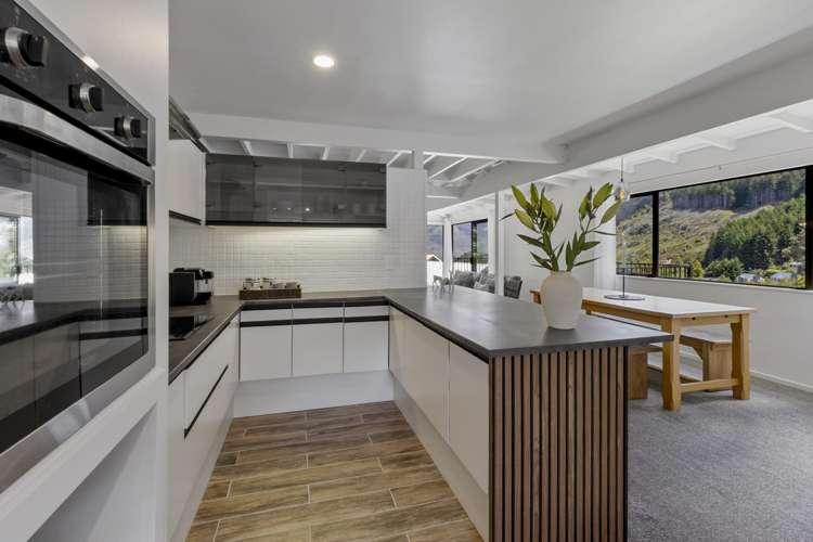 6 MacKinnon Terrace Sunshine Bay_5