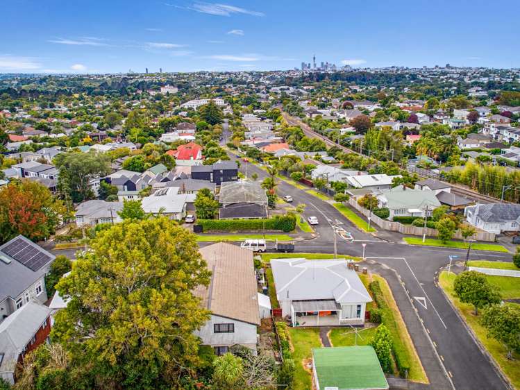 11B Lloyd Avenue Mount Albert_25