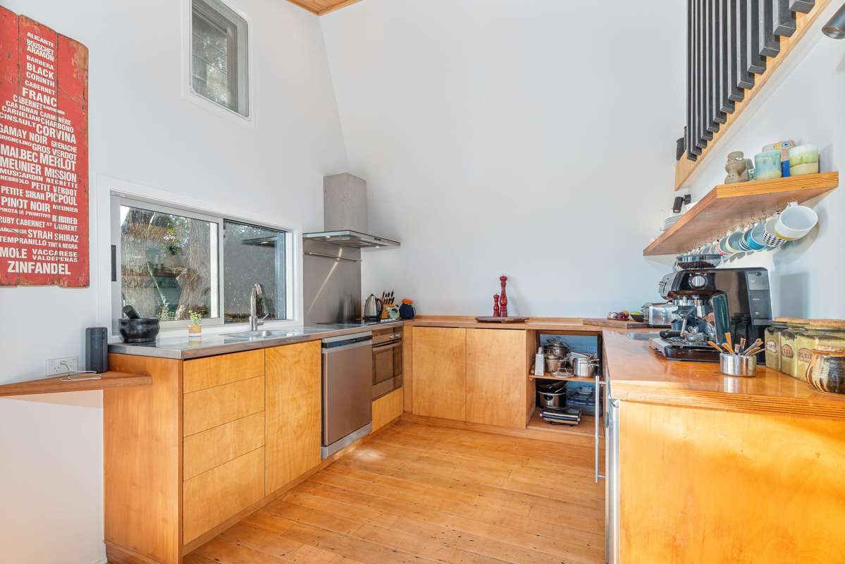 122 Mangakahia Drive_1