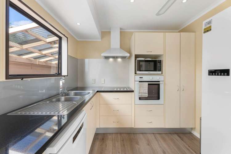 96 McRobbie Road Kingseat_4