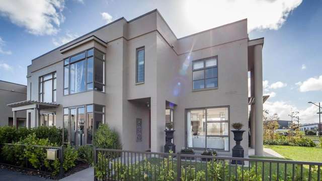 SUNNY CORNER HOME IN PRIME LOCATION