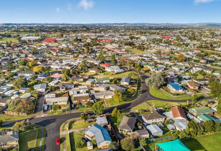 39 Staverton Crescent Mangere_11