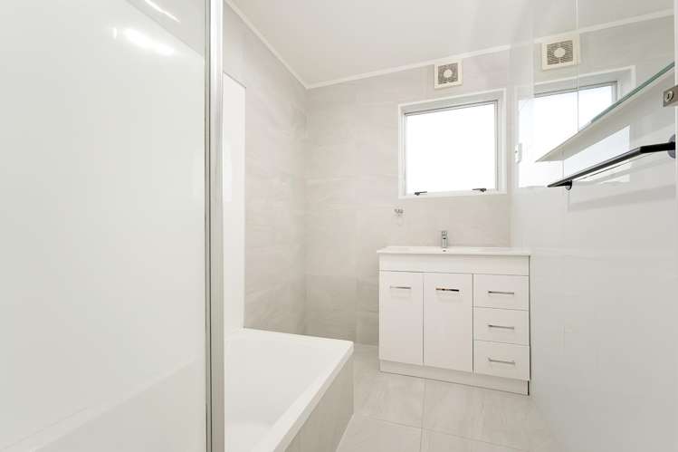 12 Raelene Place Massey_10