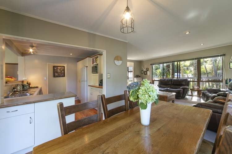 8 Kaurimu Rise Titirangi_5