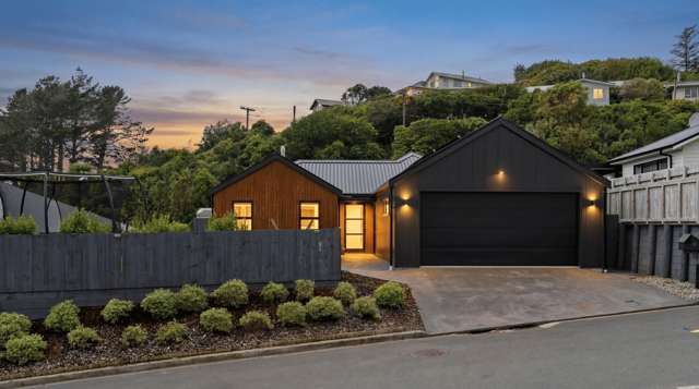 SINGLE LEVEL LIVING, ELEVATED STYLE!