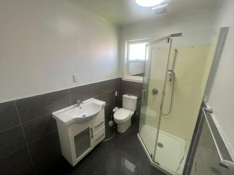 92 Portage Road New Lynn_10