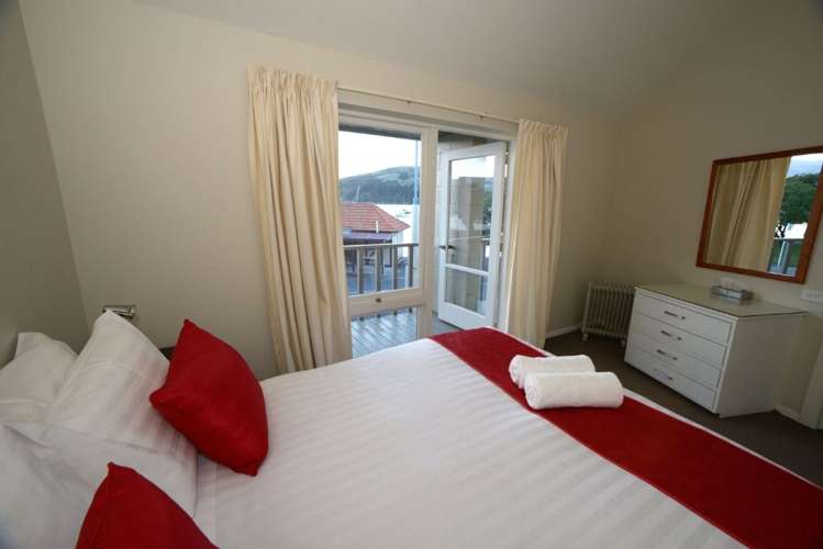 79f Beach Road Akaroa_5