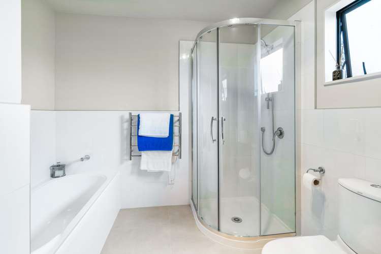 11 Riverglade Parkway Te Atatu South_18