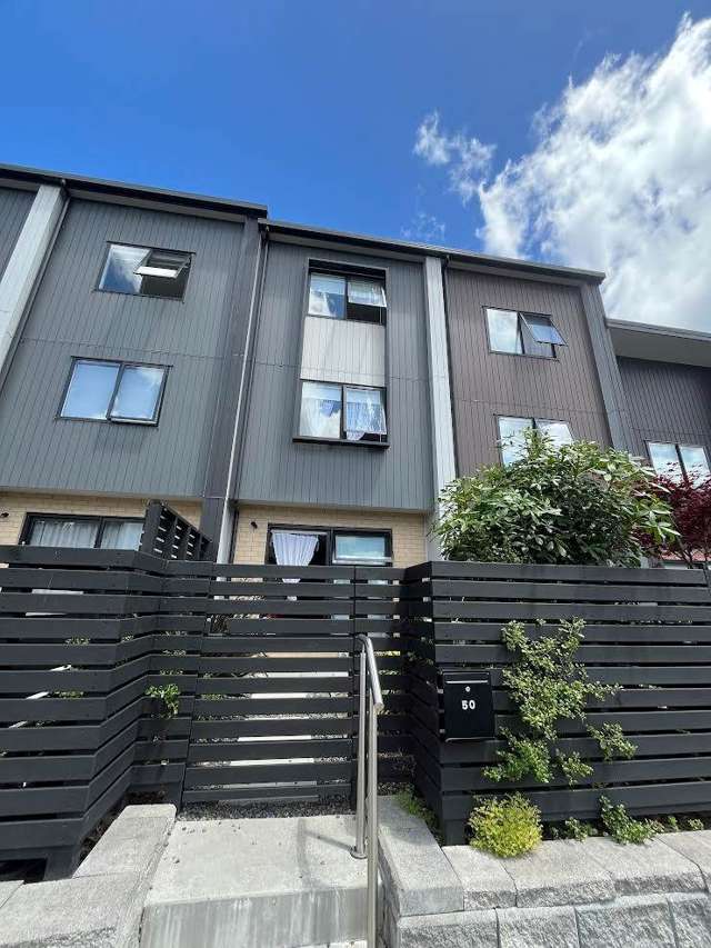 3 Bedroom 2 Bathroom Townhouse