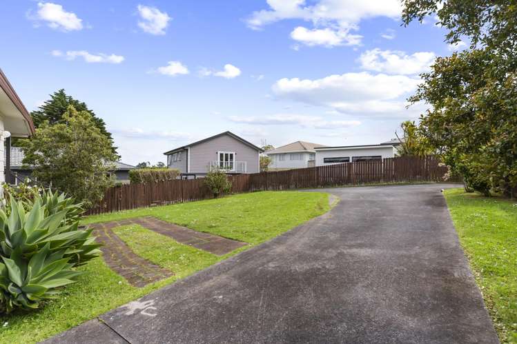 9 Gosford Drive Botany Downs_15