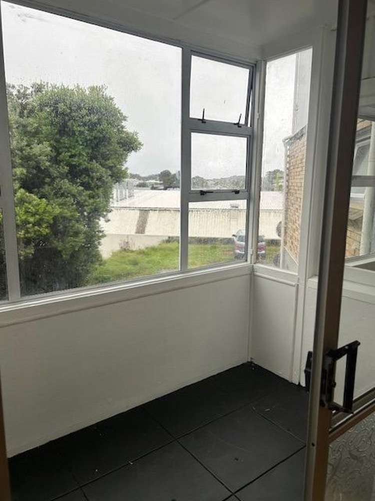 2/184 Powderham Street New Plymouth Central_5