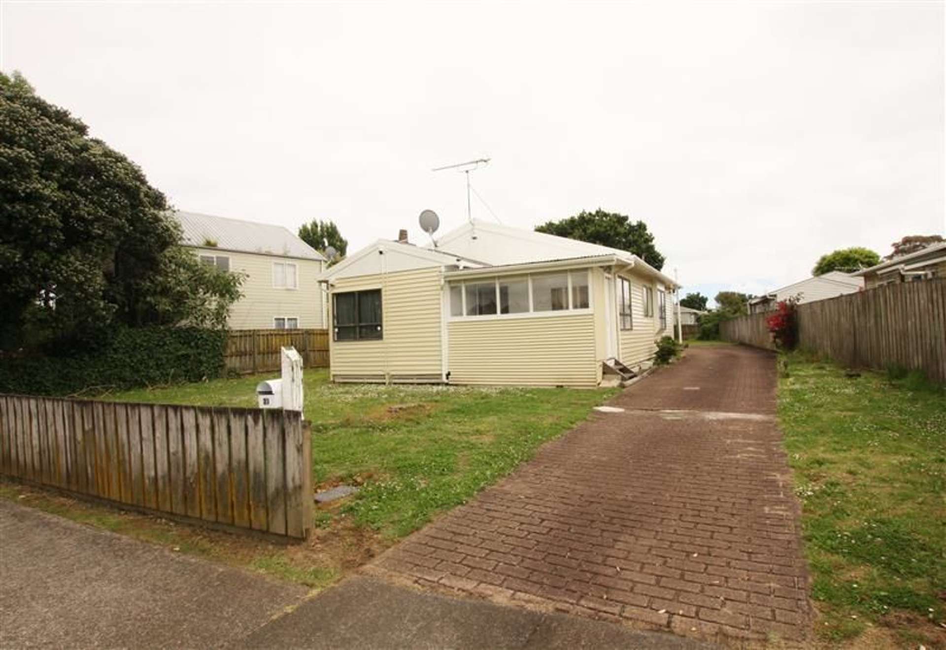 23 Rowena Crescent Glen Innes Auckland City Houses for Sale One