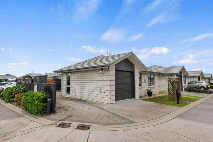 19 Arrow Close_1