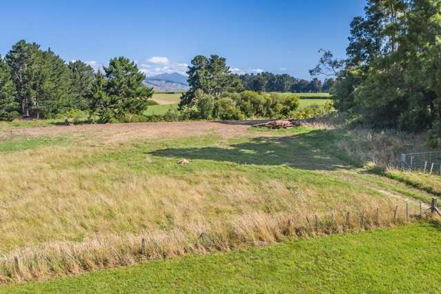 Perfect lifestyle with privacy and pines