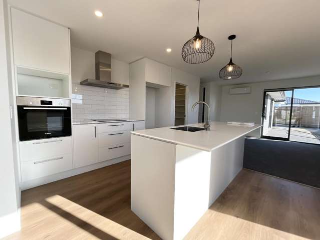 17 Silvergrass Way 11103_2