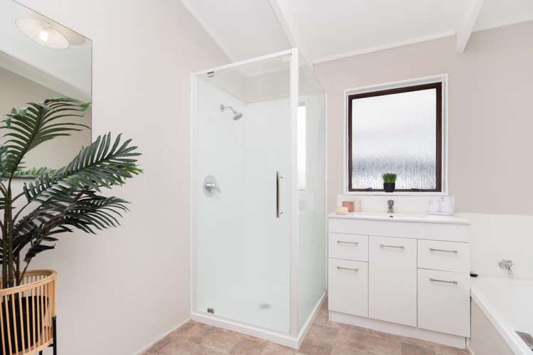 20 Milton Grove Owhata_13