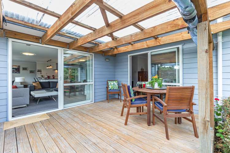 1098 Queen Street East Levin_13