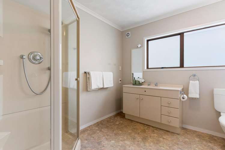14 Sunkist Bay Road Beachlands_17